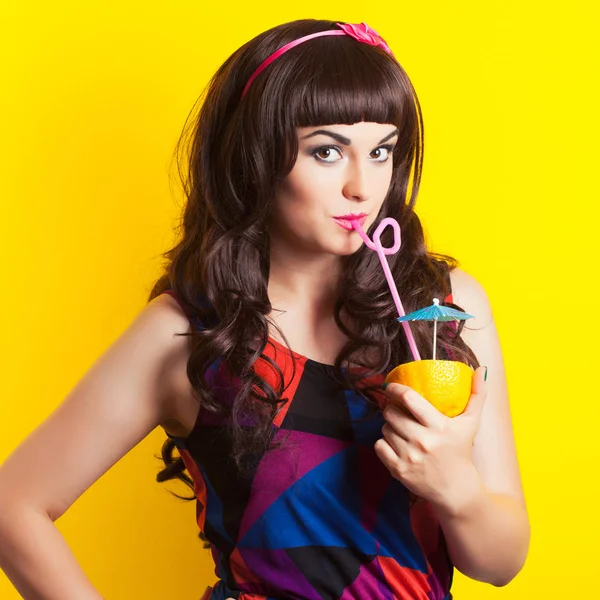 portakal suyu içme kadın