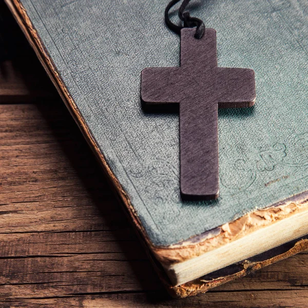 Closeup of wooden Christian cross — Stock Photo, Image