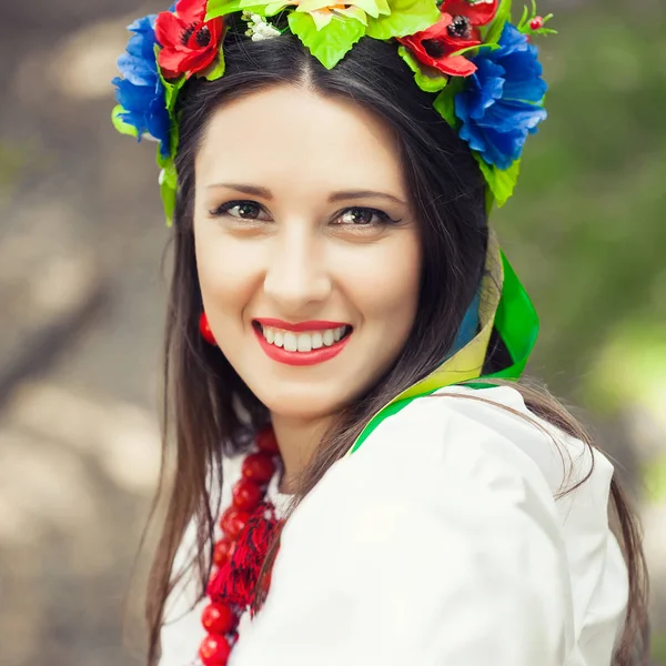우크라이나 국가 옷을 입고 여자 — 스톡 사진