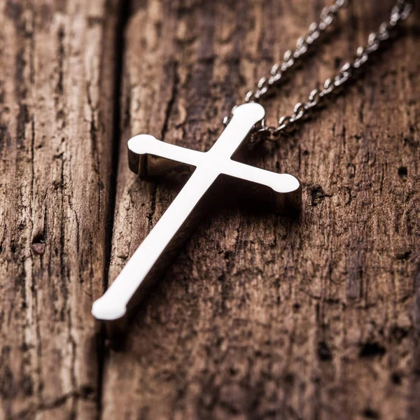 Gümüş Hıristiyan haç closeup