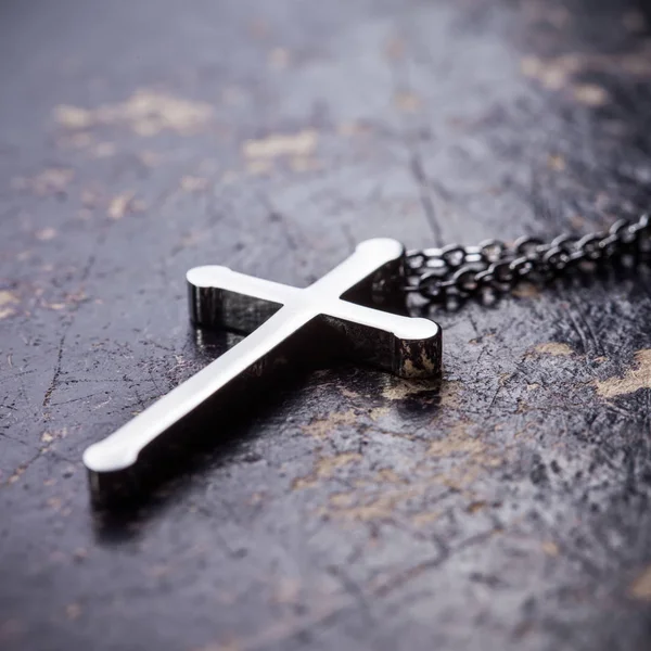 Gümüş Hıristiyan haç closeup