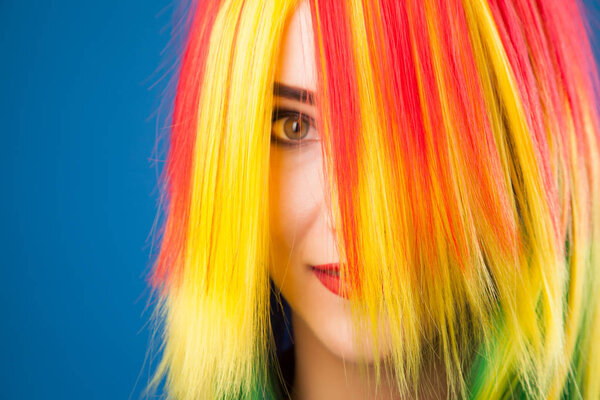 woman wearing color wig 