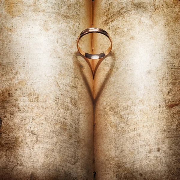 Wedding Ring and heart — Stock Photo, Image