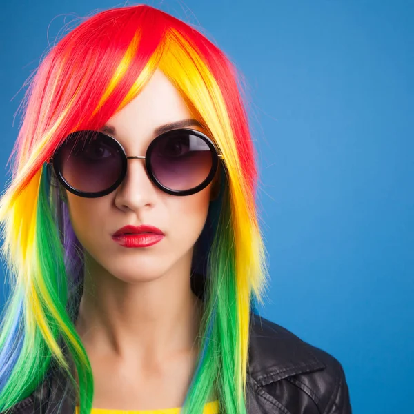 Woman wearing color wig — Stock Photo, Image