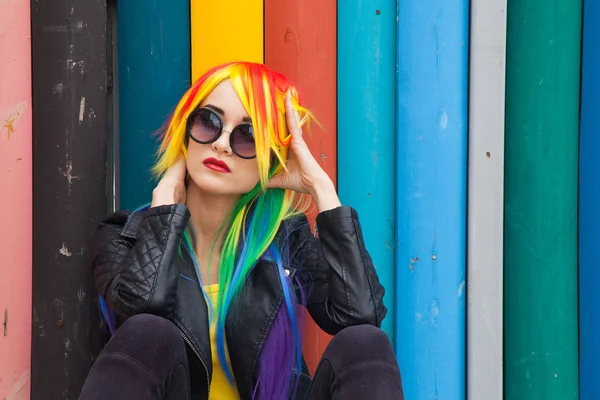 Woman wearing color wig — Stock Photo, Image