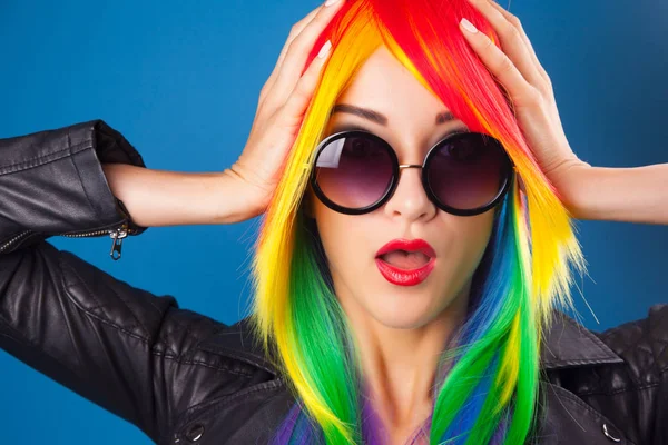 Woman wearing color wig — Stock Photo, Image