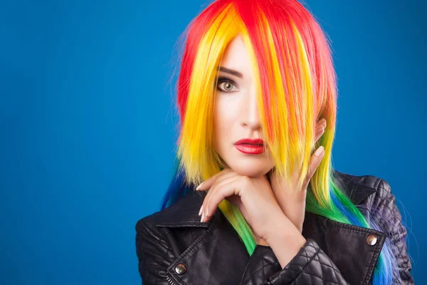 Woman wearing color wig — Stock Photo, Image