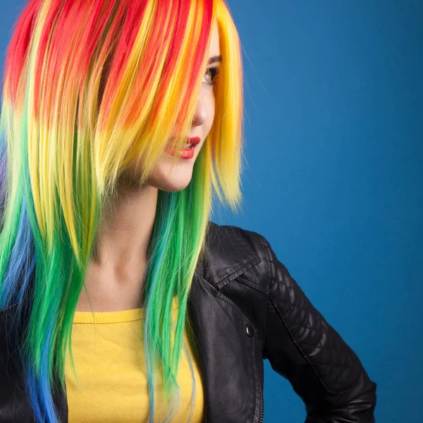 Woman wearing color wig — Stock Photo, Image