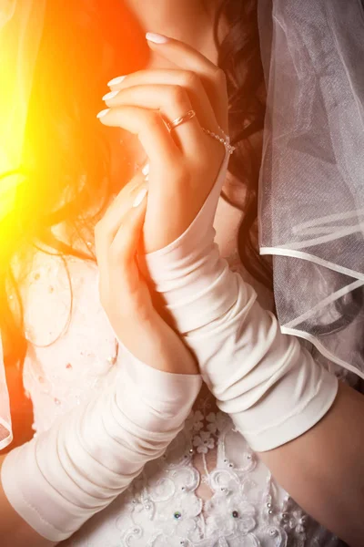  Yüzük ile gelinin el