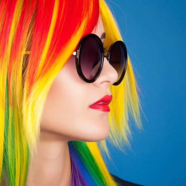 Woman wearing color wig — Stock Photo, Image