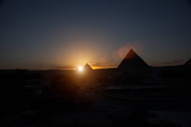 Mısır Kahire - Giza. Piramitlerin genel görünümü 
