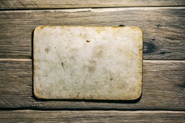 Eski kağıt üzerinde ahşap arka plan, üstten görünüm 