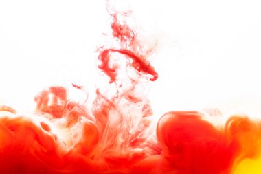 su üzerinde beyaz izole soyut renkli mürekkep 