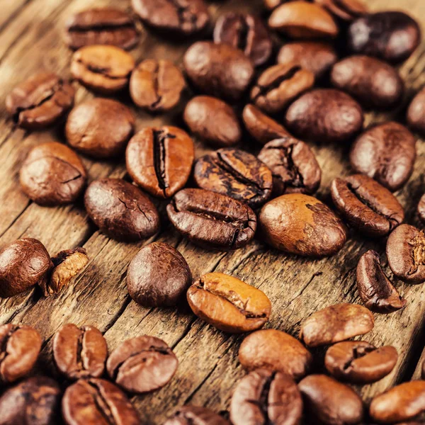 Pražená Kávová Zrna Dřevěném Pozadí — Stock fotografie