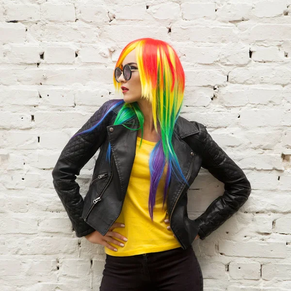 Beautiful Young Woman Wearing Color Wig Sunglasses — Stock Photo, Image