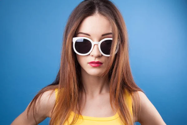 Beautiful Young Girl Wear Sunglasses Blue Background — Stock Photo, Image