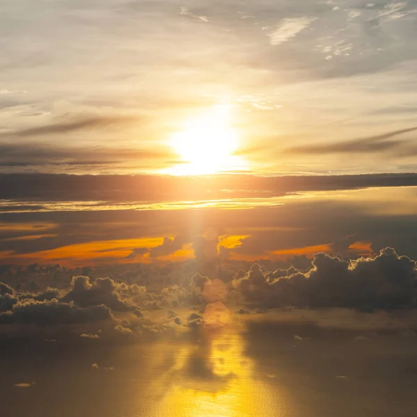 Schöner Blauer Himmel Hintergrund Mit Sonnenuntergang — Stockfoto