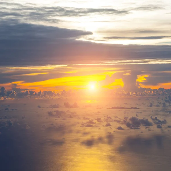 Schöner Blauer Himmel Hintergrund Mit Sonnenuntergang — Stockfoto