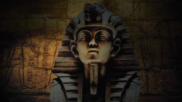 Goldfarbene Pharao Tutanchamun Maske Auf Dunklem Hintergrund — Stockvideo