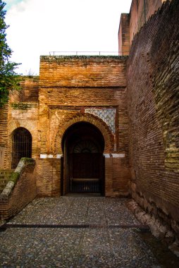 Alhambra palace kapılardan birini görünümünü
