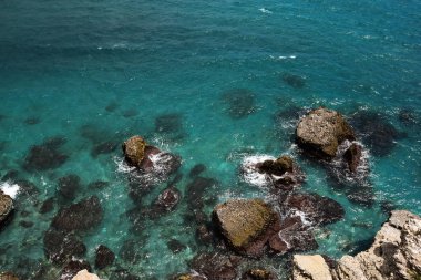 Kayalar ve deniz manzarası ile manzara