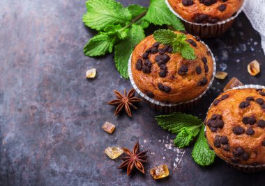 Kahvaltıda ev yapımı Çikolatalı kekler