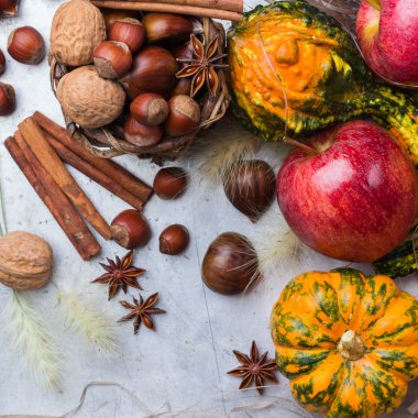 Kabak fındık kestane ile sonbahar sonbahar Cadılar Bayramı natürmort kompozisyon