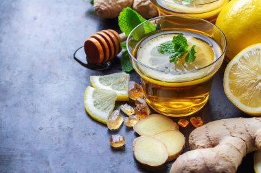 Soğuk kış günleri için bardakta zencefilli çay