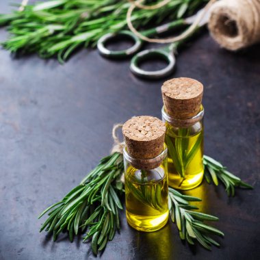 Doğal biberiye esansiyel yağı spa ve güzellik için