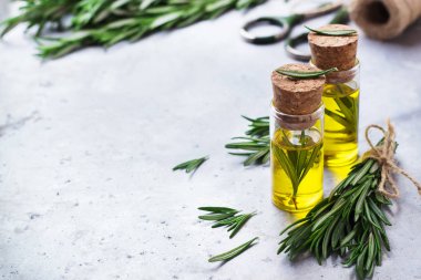 Doğal biberiye esansiyel yağı spa ve güzellik için