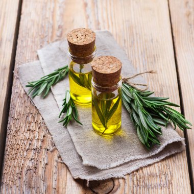 Doğal biberiye esansiyel yağı spa ve güzellik için