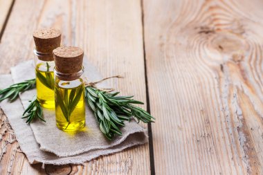 Doğal biberiye esansiyel yağı spa ve güzellik için