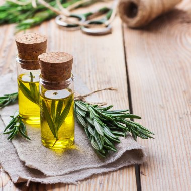 Doğal biberiye esansiyel yağı spa ve güzellik için