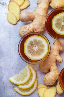 Soğuk kış günleri için bardakta zencefilli çay