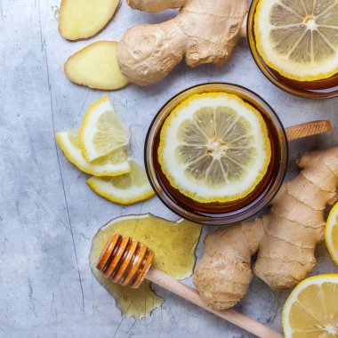 Soğuk kış günleri için bardakta zencefilli çay