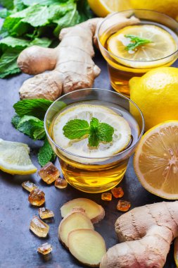 Soğuk kış günleri için bardakta zencefilli çay