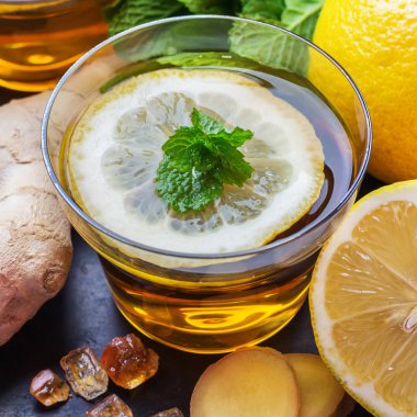 Soğuk kış günleri için bardakta zencefilli çay