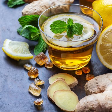 Soğuk kış günleri için bardakta zencefilli çay