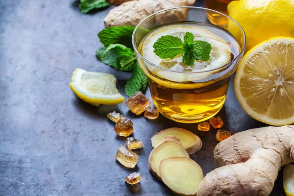 Soğuk kış günleri için bardakta zencefilli çay