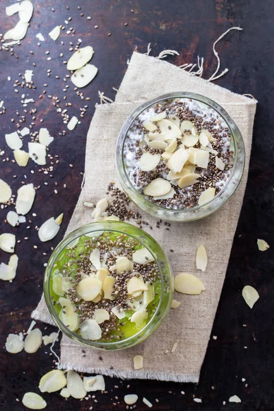 Chia seed pudding with almond milk and fresh fruit topping — Stock Photo, Image