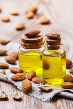 Doğal tatlı badem uçucu yağı spa ve güzellik için