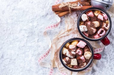 Sıcak çikolata şekerleme ve baharat Noel tablo ile