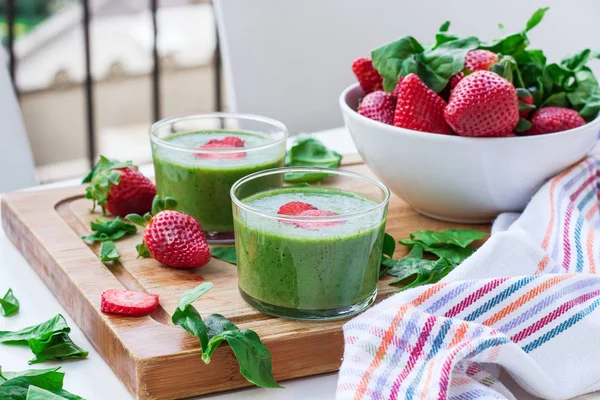 Green spinach smoothie with strawberry — Stock Photo, Image