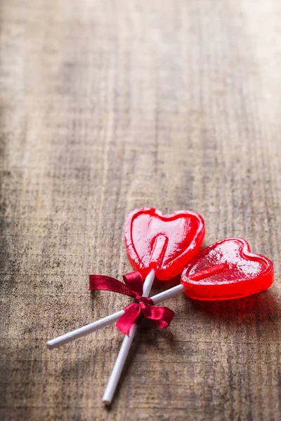 Pirulito de doces em forma de coração para o dia dos namorados — Fotografia de Stock