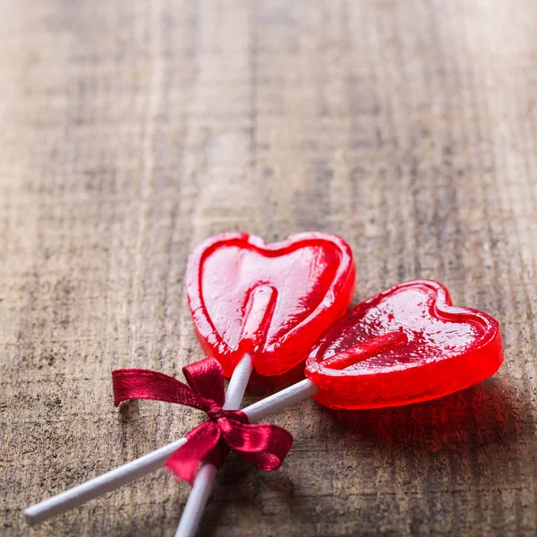 Piruleta de caramelo en forma de corazón para el día de San Valentín — Foto de Stock