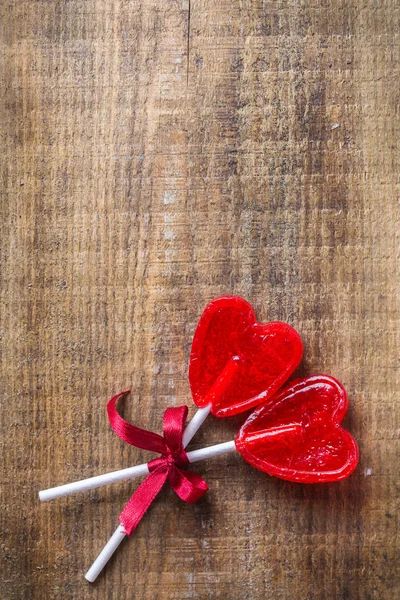 Pirulito de doces em forma de coração para o dia dos namorados — Fotografia de Stock
