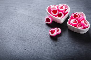 Candy lolipop Sevgililer günü için kalp şeklinde