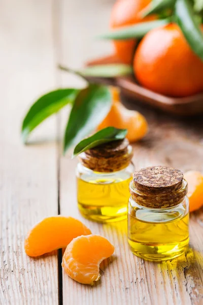 Органическое эфирное мандарин, мандарин, масло клементина — стоковое фото