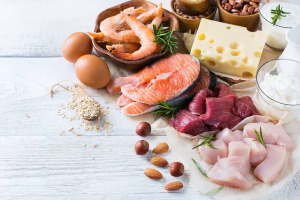 Assortiment de sources de protéines saines et aliments de renforcement musculaire — Photo