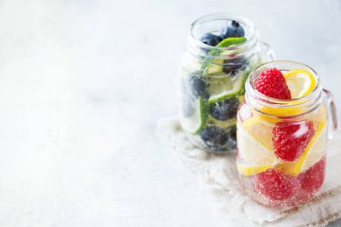 Limon kireç meyveleri taze infüzyon su Detoks içki kokteyl limonata